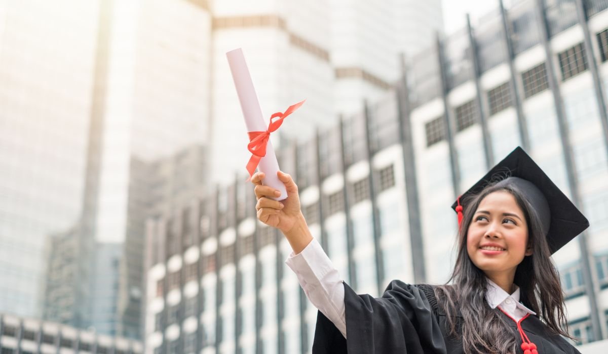 Does Real Estate Require College?