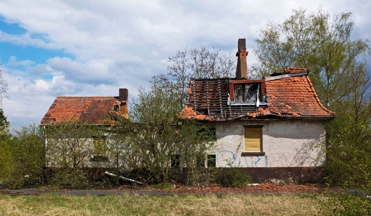 How Can i Buy an Abandoned House With No Money